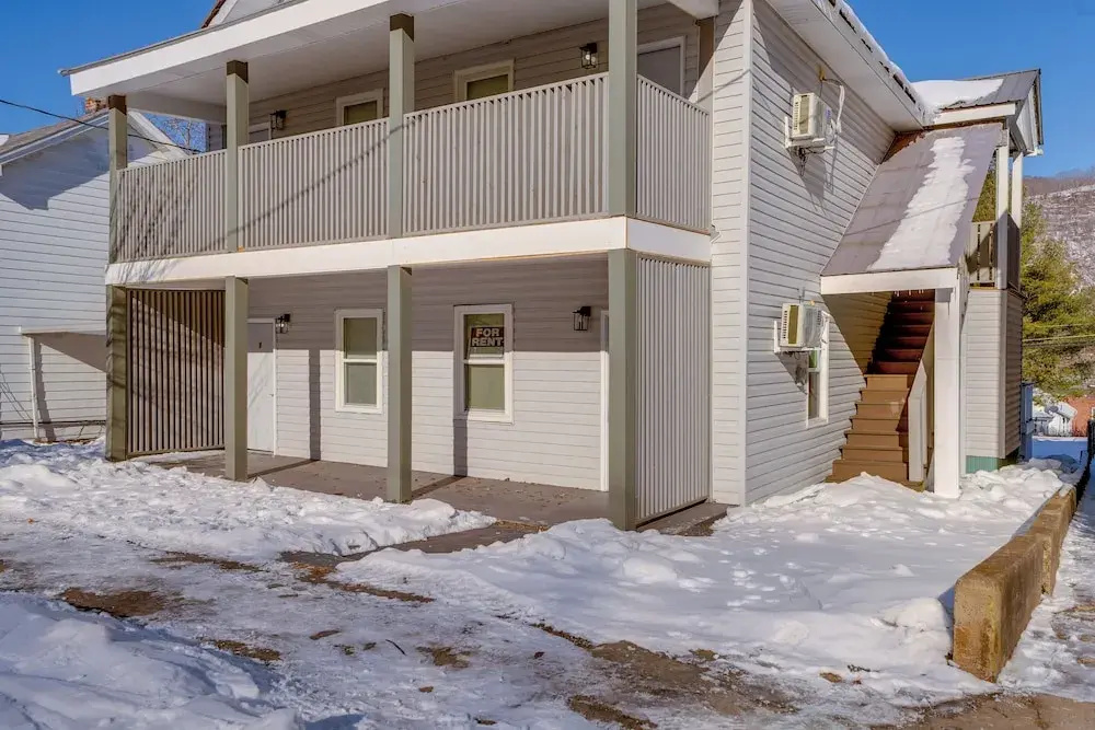 Historic Hinton Gem: Walkable Luxury Near Dtwn!