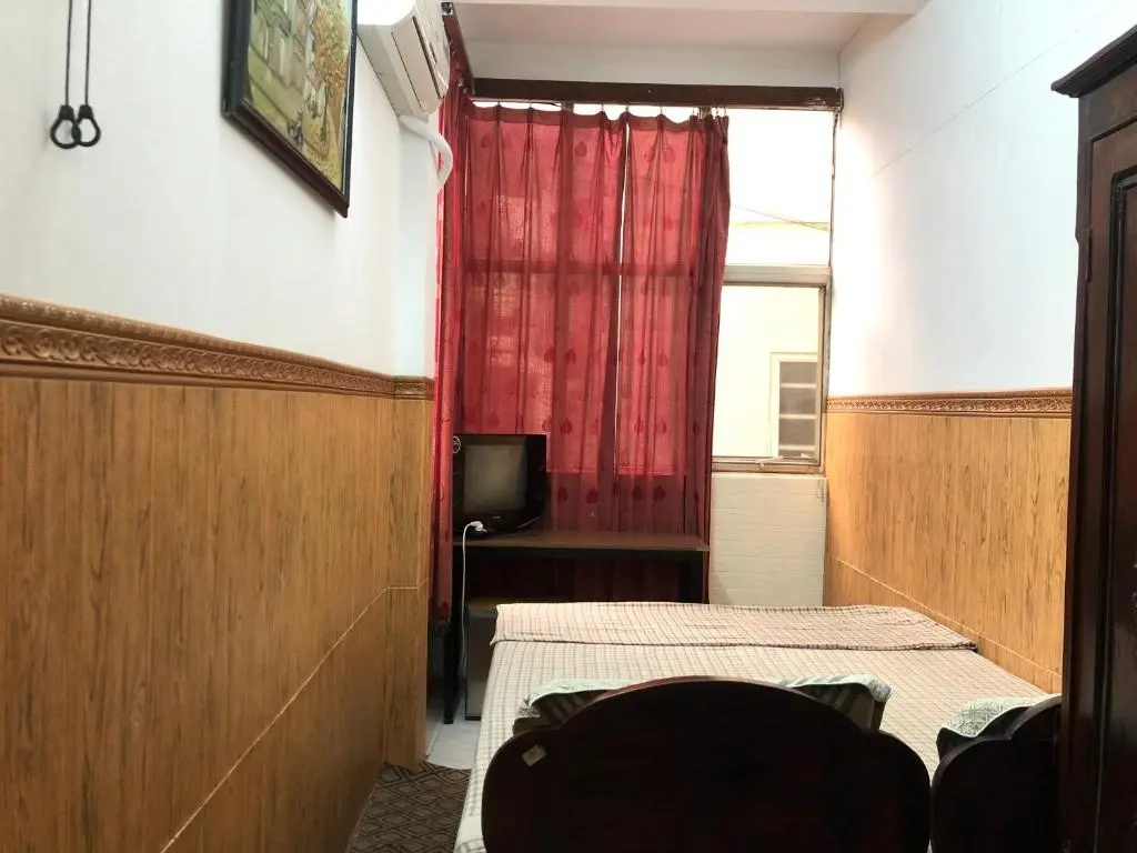 Economy room