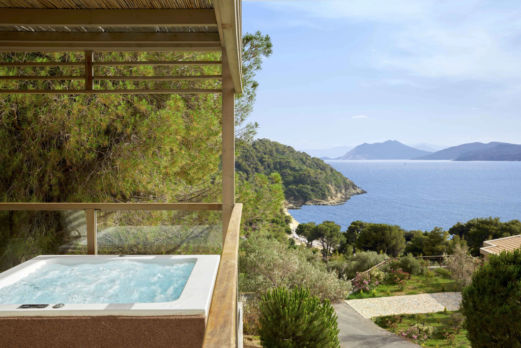Interconnected Hot Tub Suite