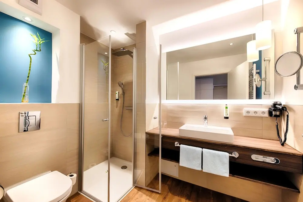 Deluxe Double room with lake view (full double bed)