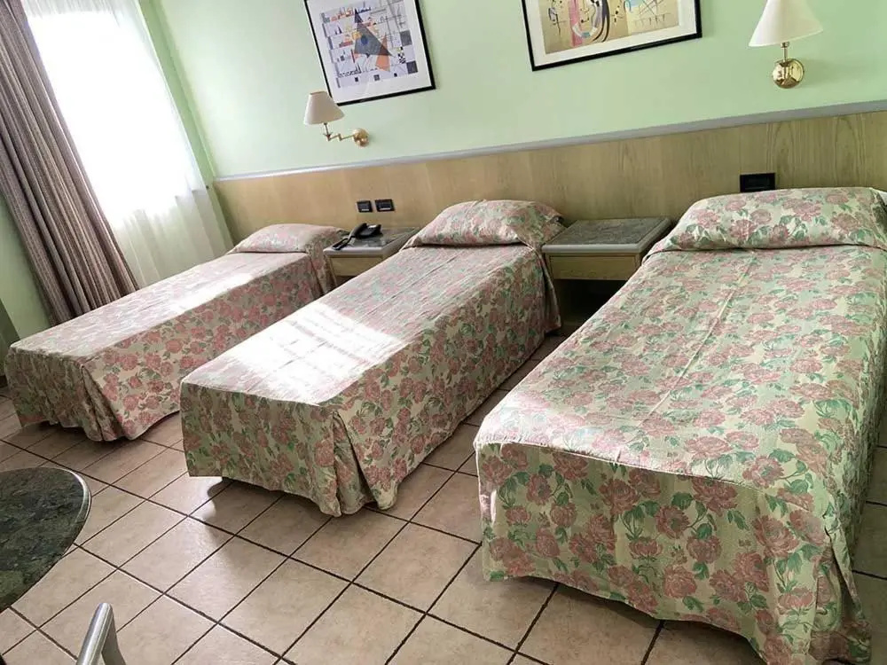 Standard Triple room