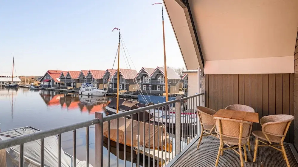 Apartment with balcony