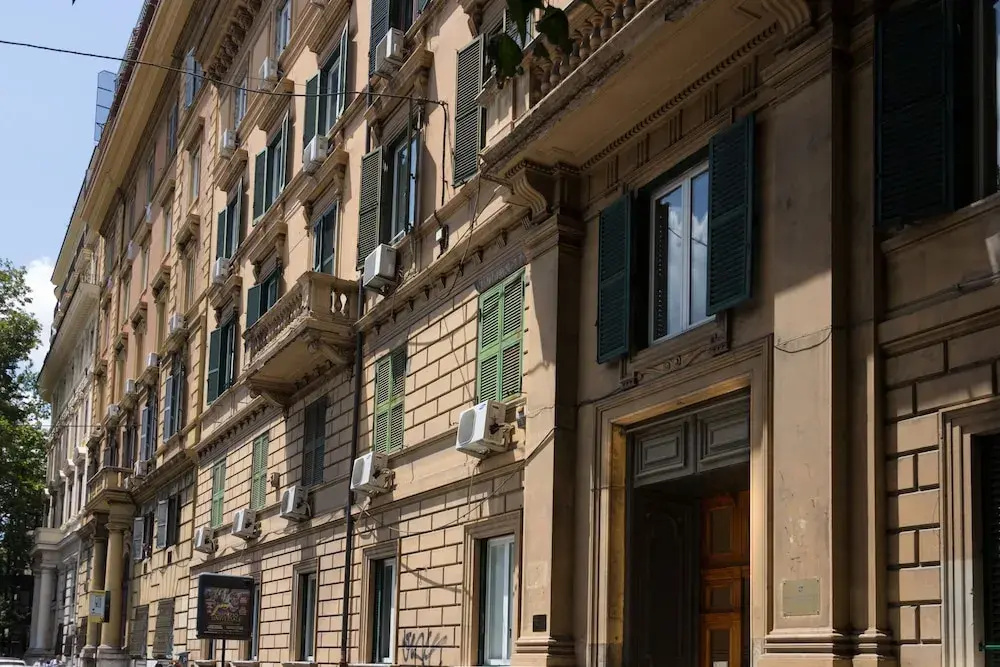 Spanish Steps Hills Apartment