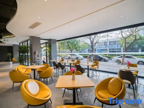 Vyluk Hotel (Beijing Shijingshan Wanda Plaza Octagon Amusement Park Subway Station)