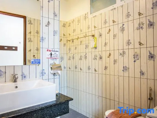 Номер Superior в Rattana Pura Beach Resort