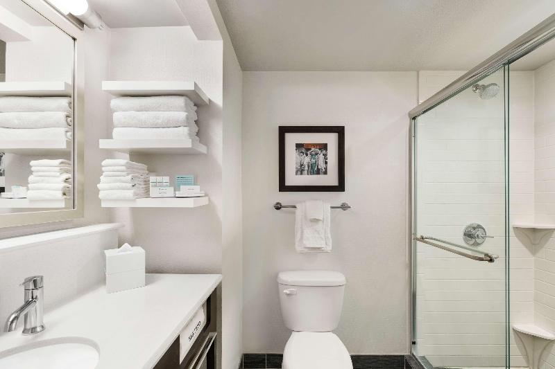 Hampton Inn New Orleans-St. Charles Ave./Garden District - Chambres