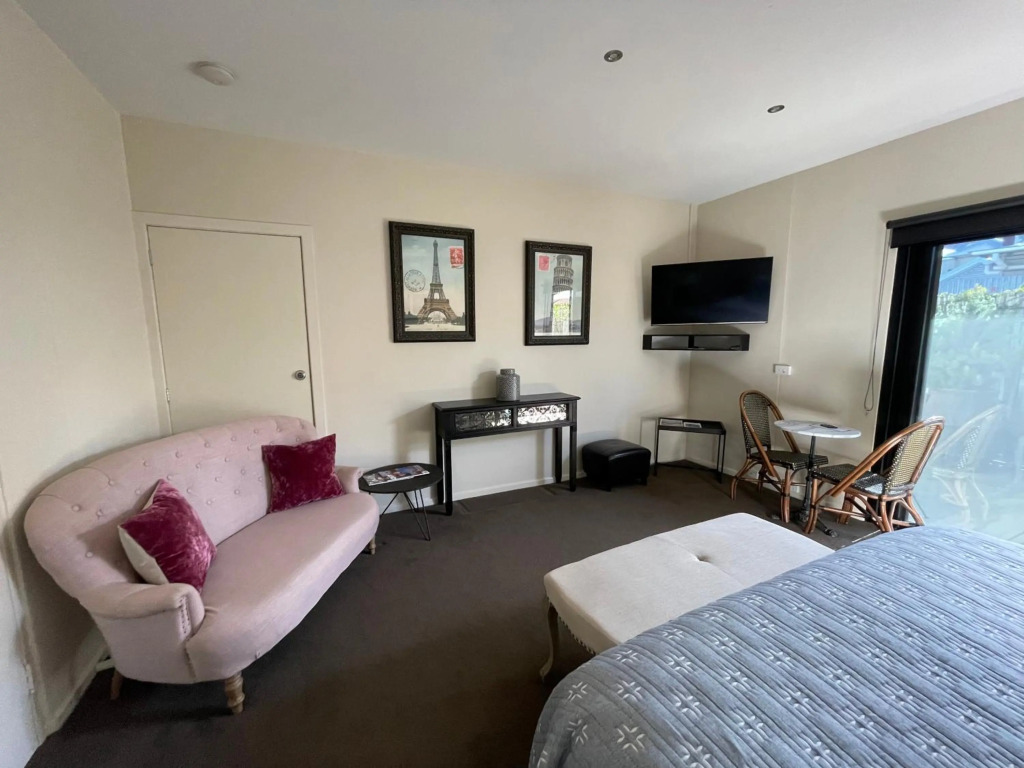 Adelphi Apartments by null