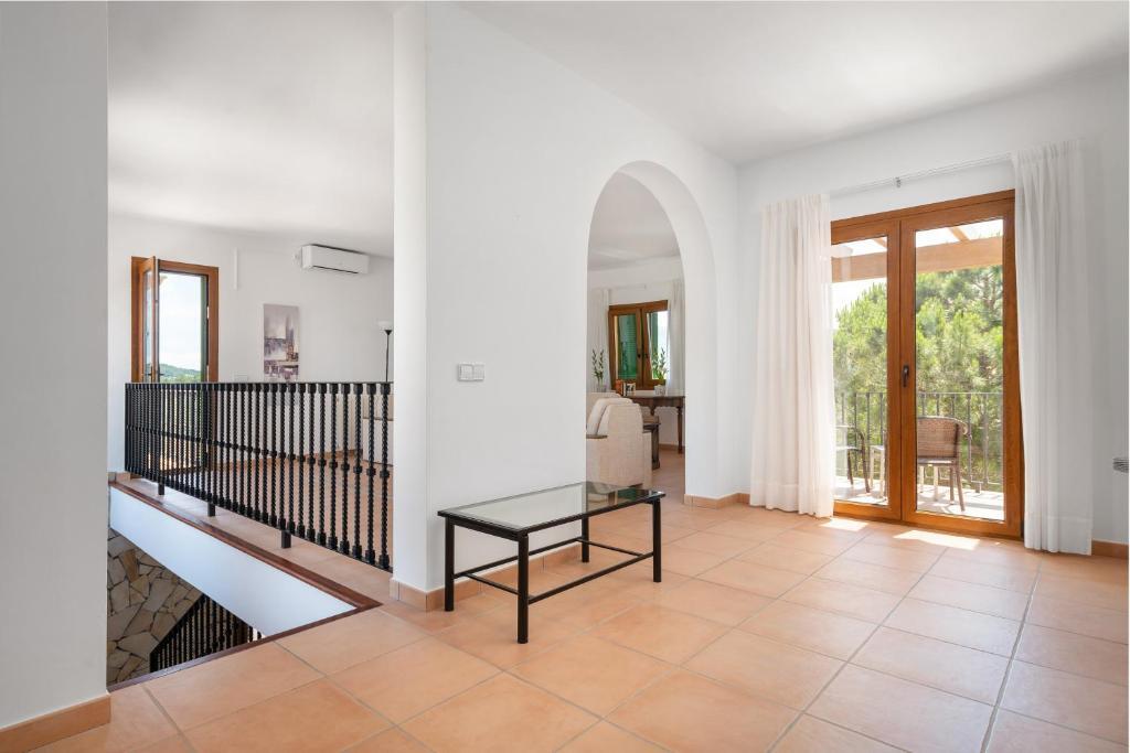 Отель Beautiful Villa Puig des Call for 18 guests with pool в Феланиче