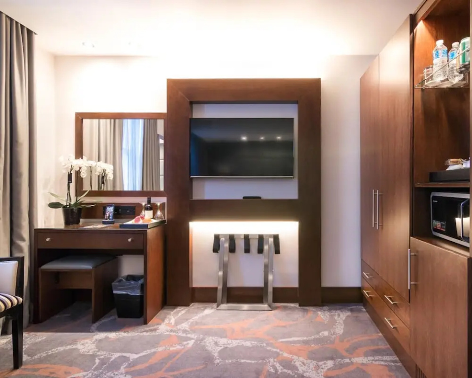 Lobby & Reception