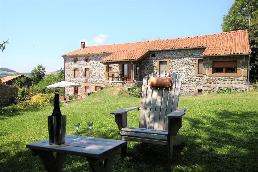 Le clos des pierres rouges