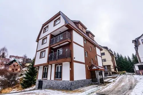 Apartmani “LAZAR” i “LENA”