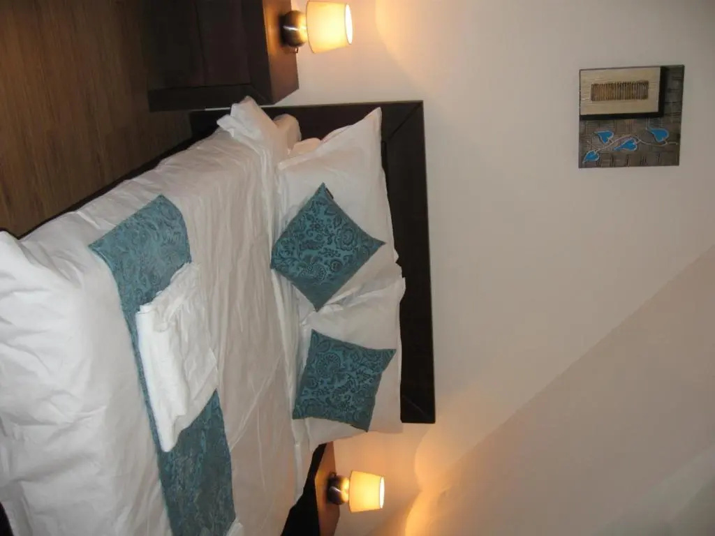 3 Bedrooms Apartment