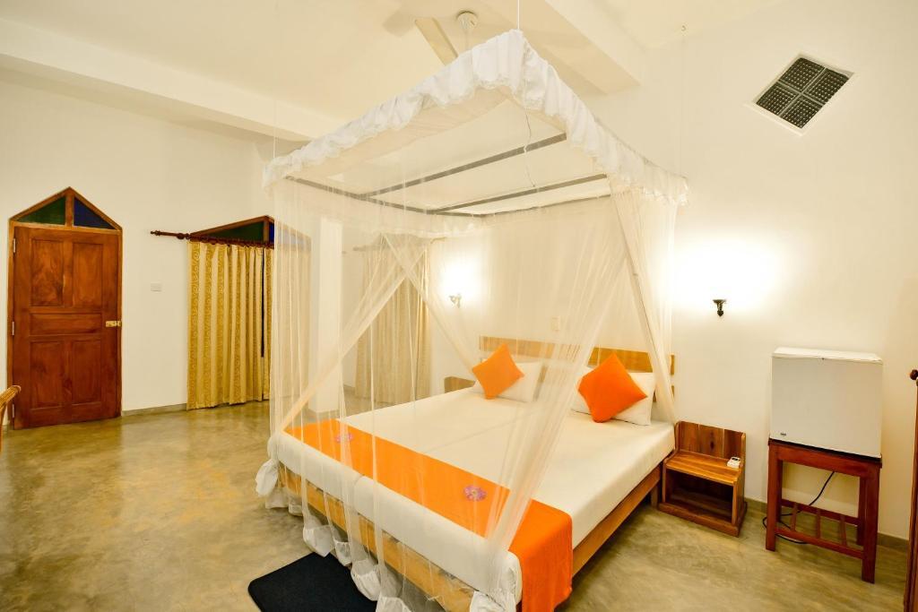 International Beach Hotel & Restaurant
