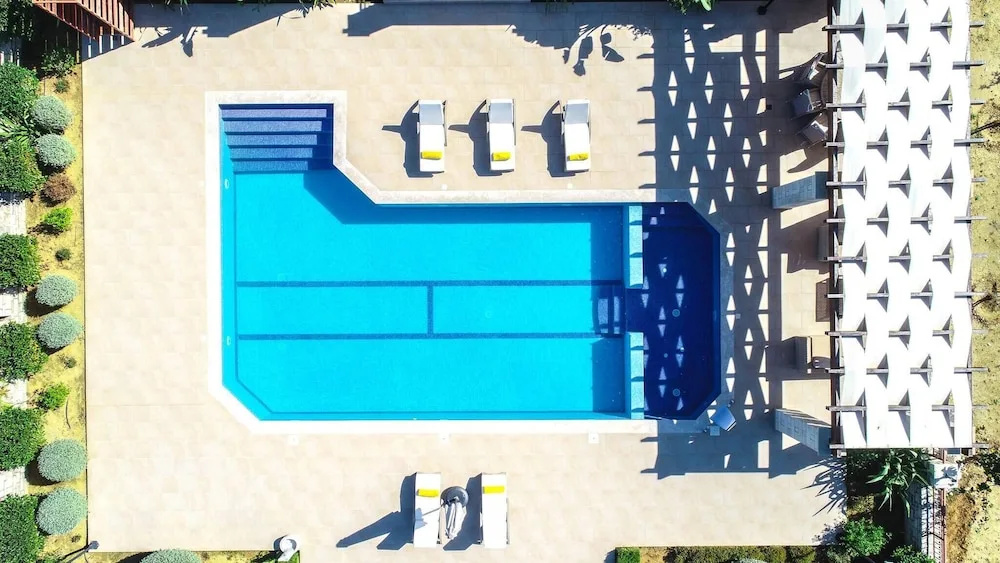Karyo Villa,- 4bd, 3min On Foot From The Beach!
