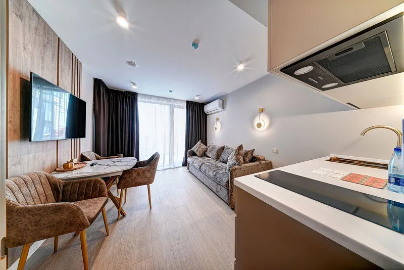 Номер Deluxe с видом на бассейн в Real Apartments Sochi