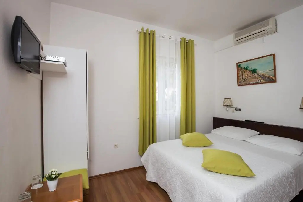 Economy room