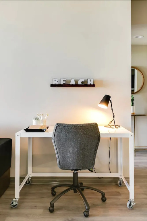 Walk to Venice Beach From a Sleek Apartment - Général