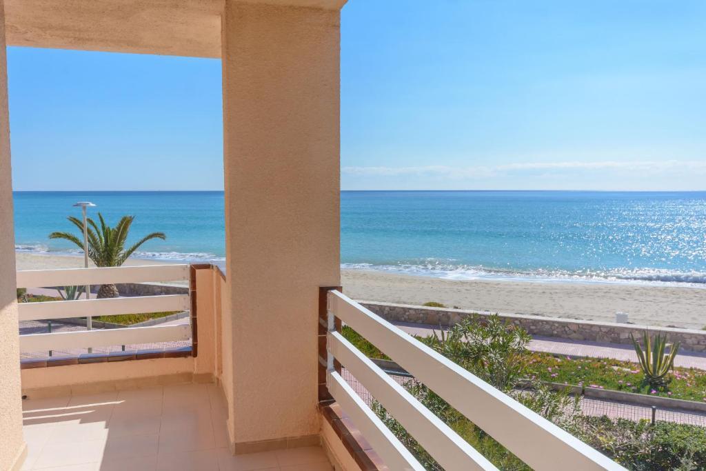 Апартаменты с видом на бассейн в Residencial Guardamar Zeus