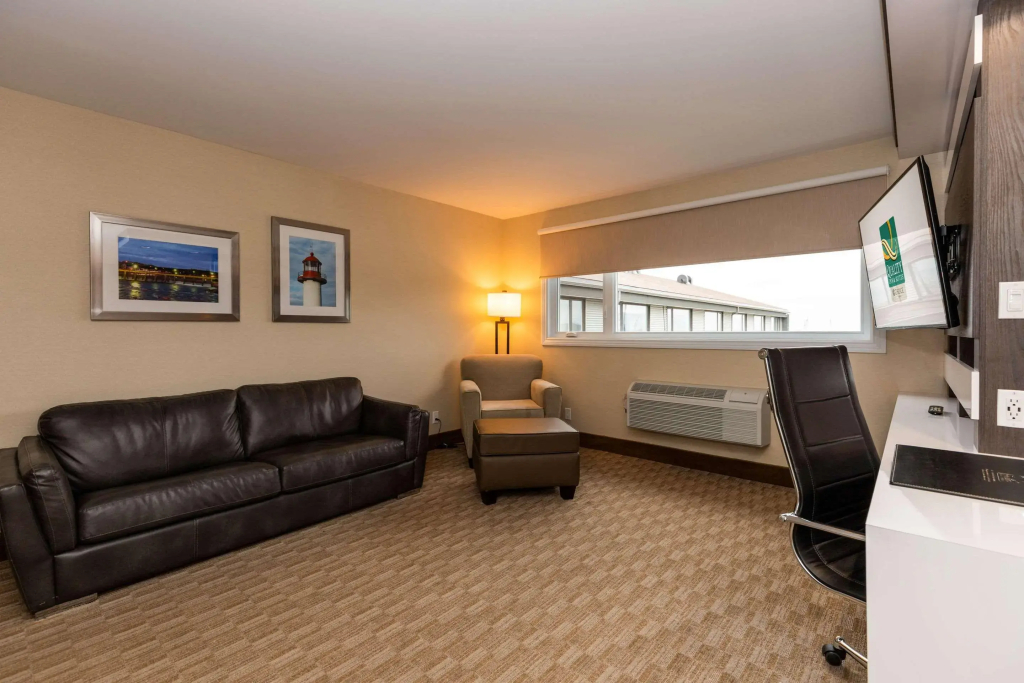 Quality Inn & Suites - фото 47
