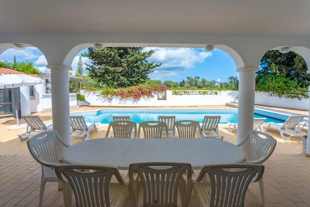 Joana Stunning Villa IS A 10 MIN Walk TO THE BEA