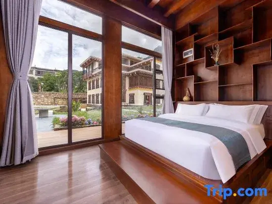 Deluxe Double room (full double bed)