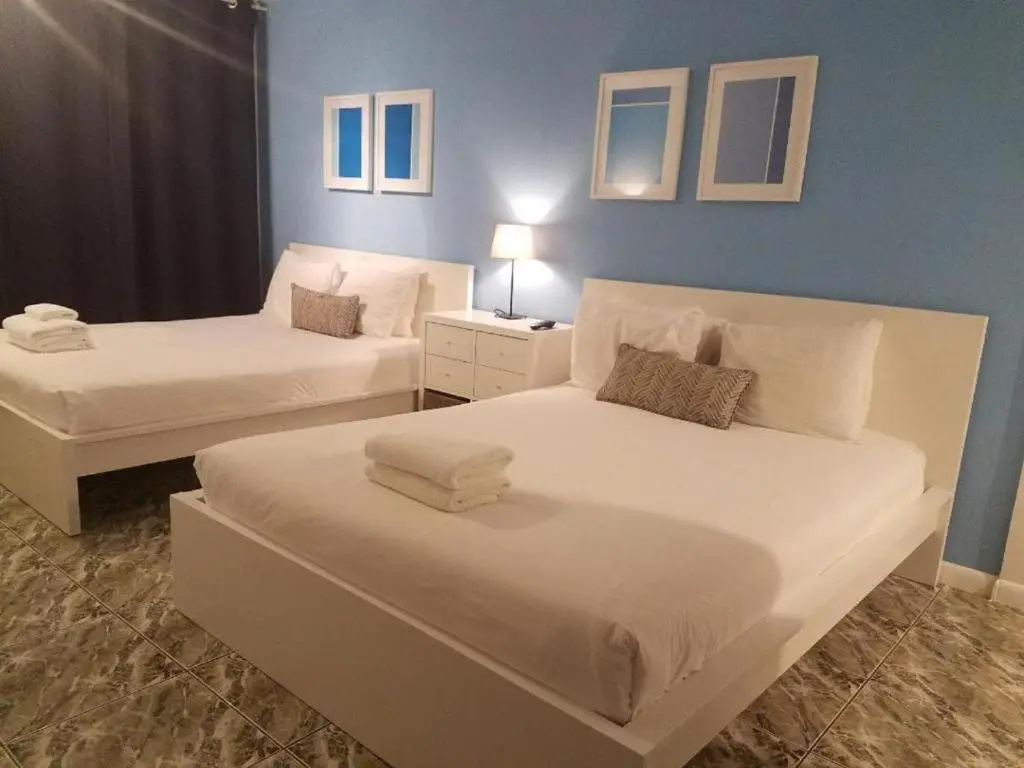 Deluxe Studio