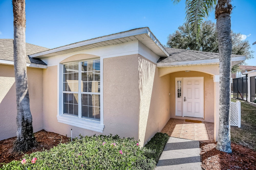 Beautiful Home With Private Pool, Screened Lanai, Wifi, Private W/d, and AC