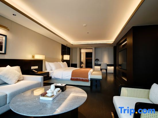 Double Suite with view (full double bed)