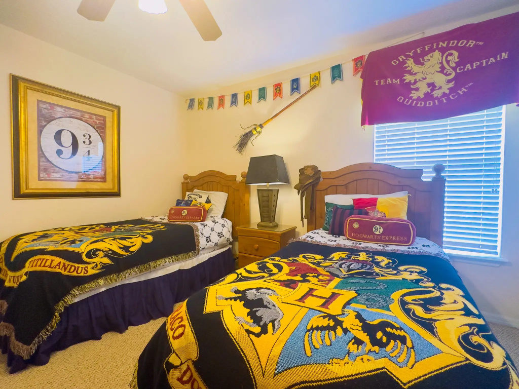 10 Min Disney 7 Bd w/Private Pool Themed (8013), Kissimmee, US