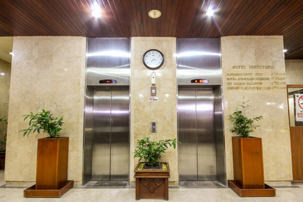 Lobby & Reception