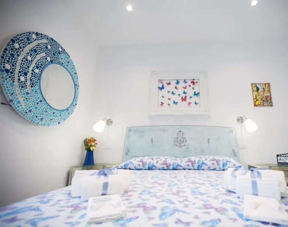 Deluxe Double room with city view (full double bed)