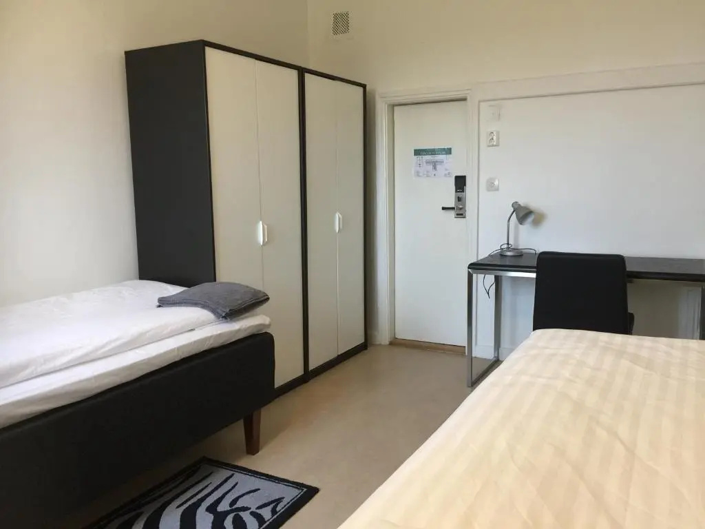 Standard Double room with lake view (twin beds)