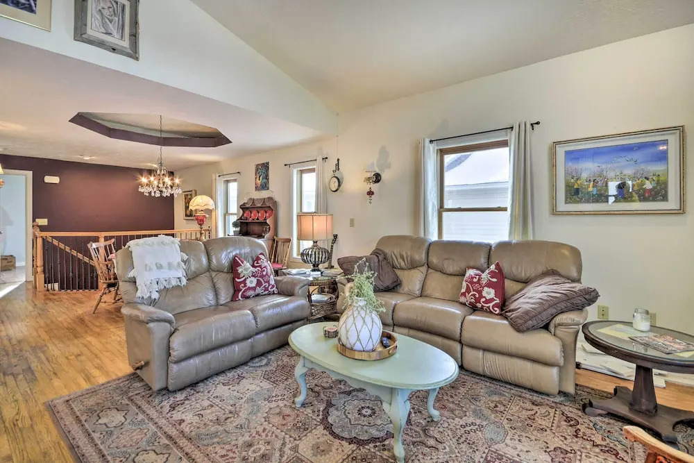 Charming Cody Home, Walk to Downtown! — фото 2