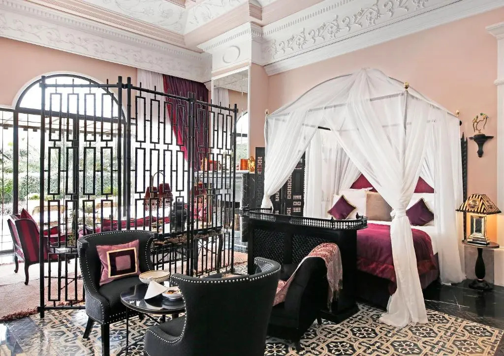 Grand room
