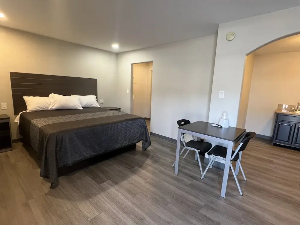 Cloud 9 Inn - El Cielo Inn