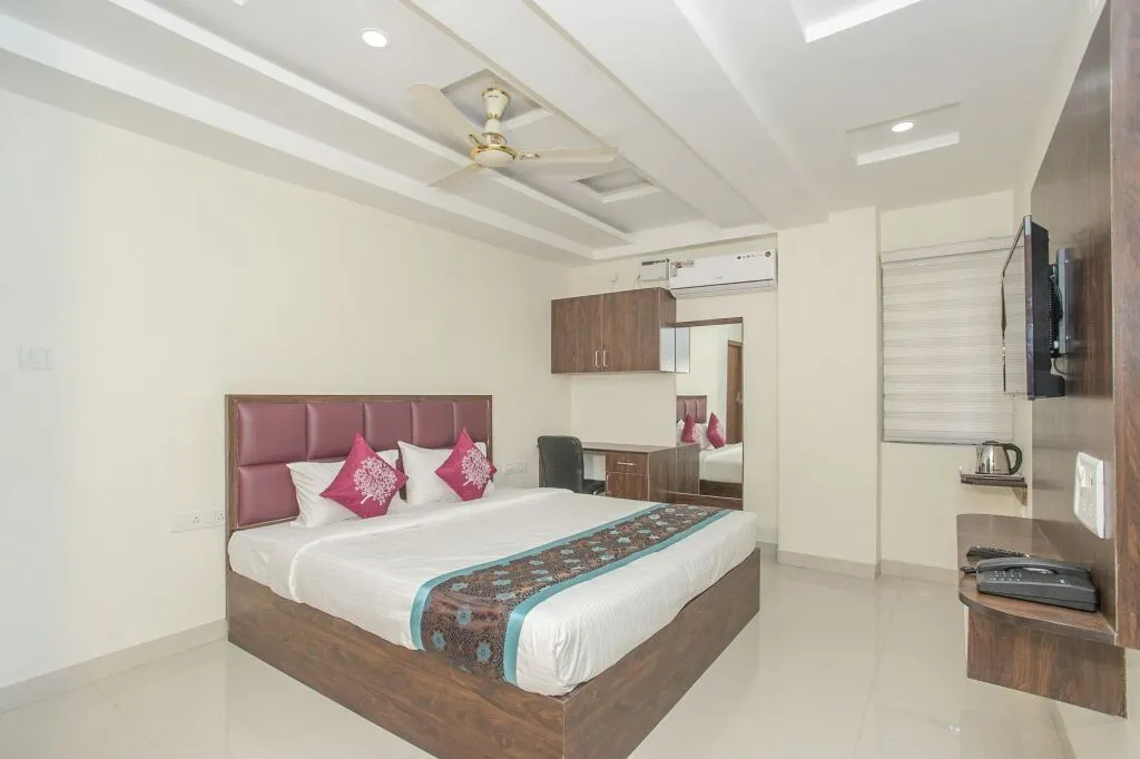 OYO 11387 Hotel Kozy Rooms
