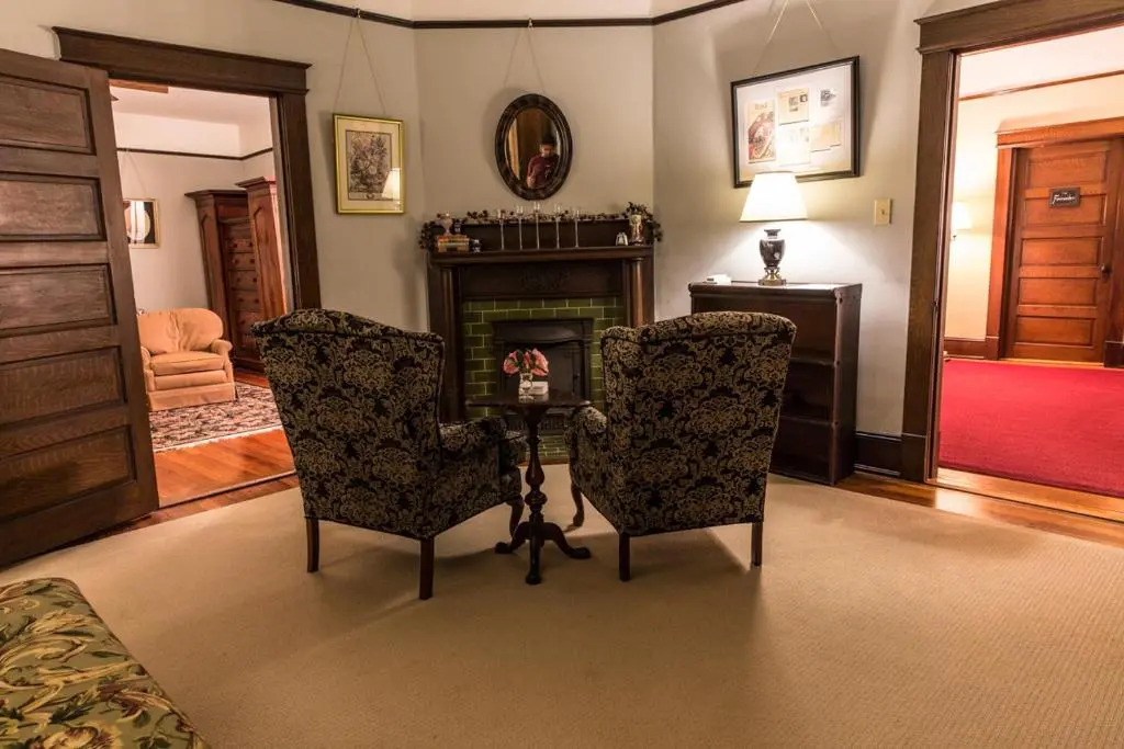 Double Oaks Bed and Breakfast — фото 3