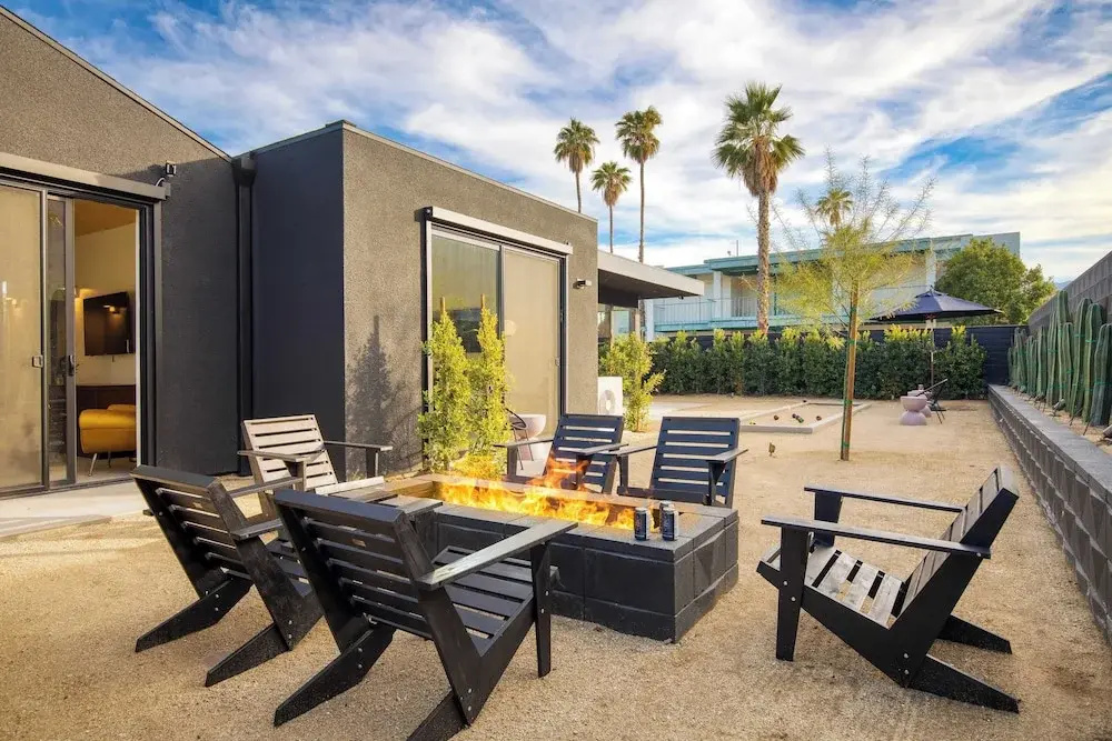 Blackhaus Full Buyout by Avantstay 16-room Hotel