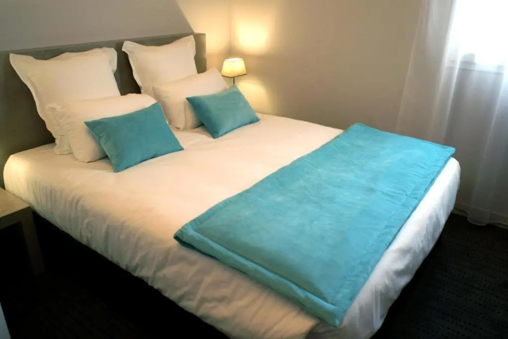Standard Double room with pool view (full double bed)