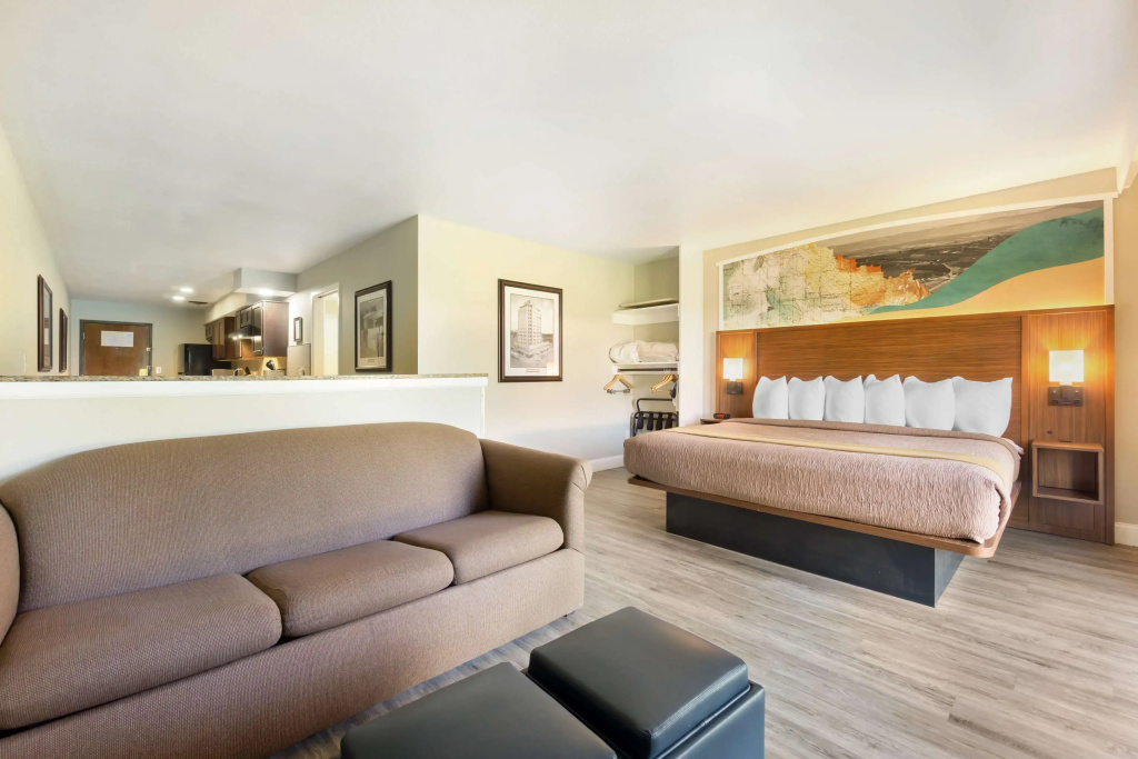 Double Suite (full double bed)