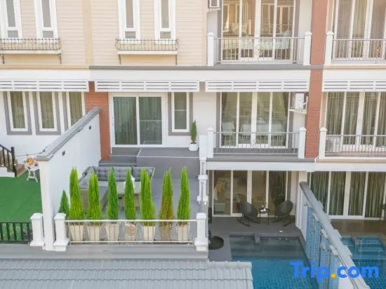4 BR Pool Villa 700m to beach