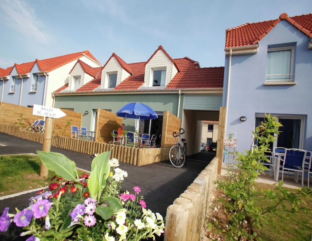 Spacious Coastal Apt w/ Garden