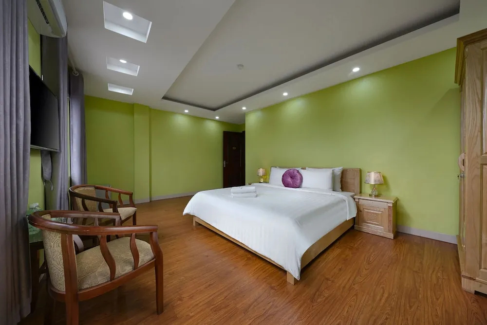 Golden Lotus Airport Hotel — фото