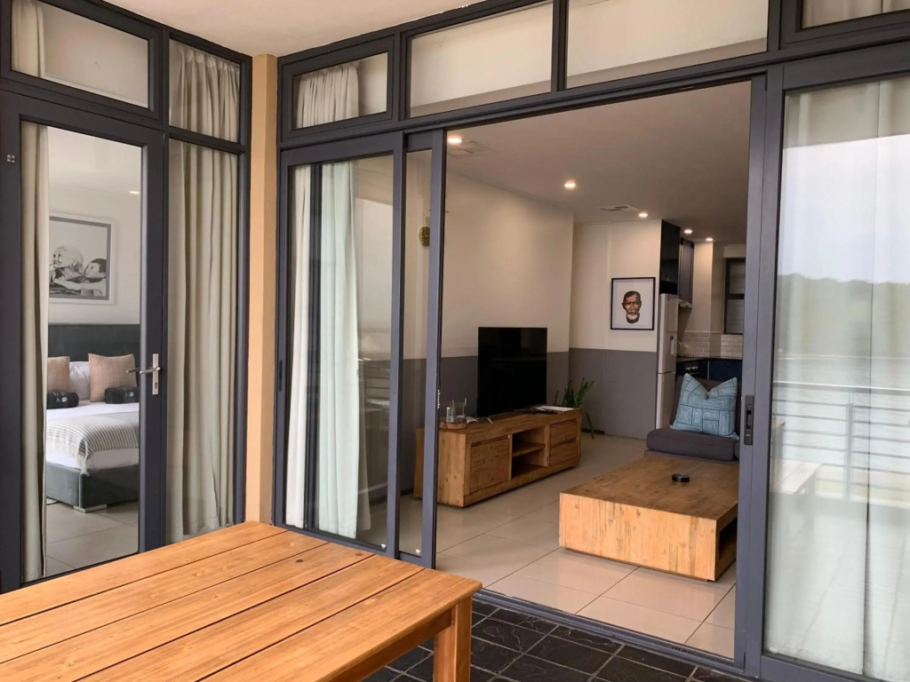 Point Waterfront Apartments - фото 39