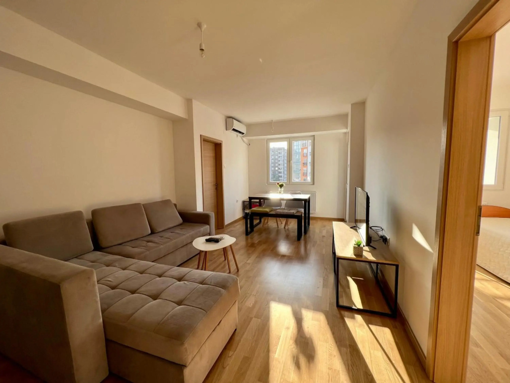 Sara's Apartment Cozy and Close to Center with Private Parking