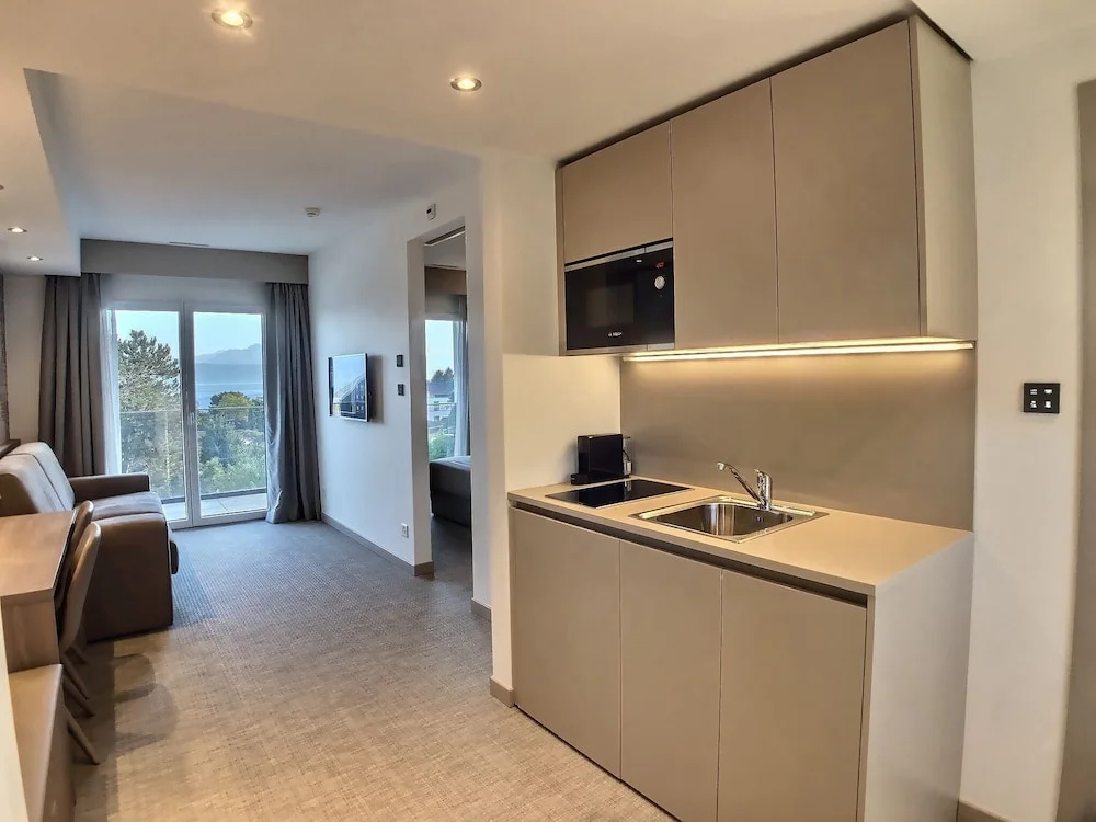 2 Bedrooms Junior Suite with lake view