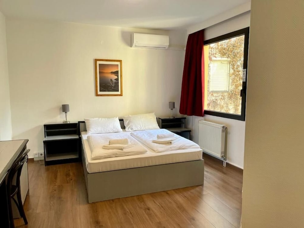 Standard Double room with courtyard view (full double bed)