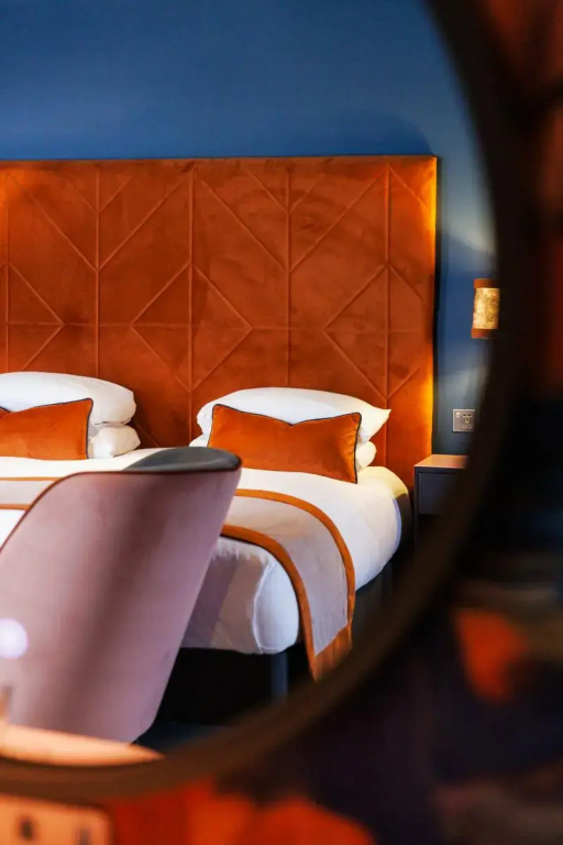 Deluxe Double Club room (full double bed)