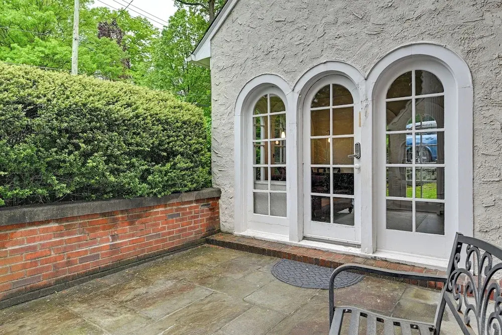 Historic Mamaroneck Guest House - Walk to Harbor!