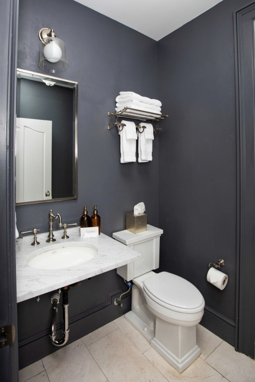 標準四人房，配有大床